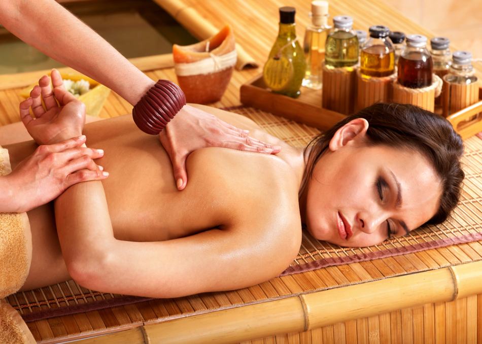 a female client getting her aroma massage in dubai