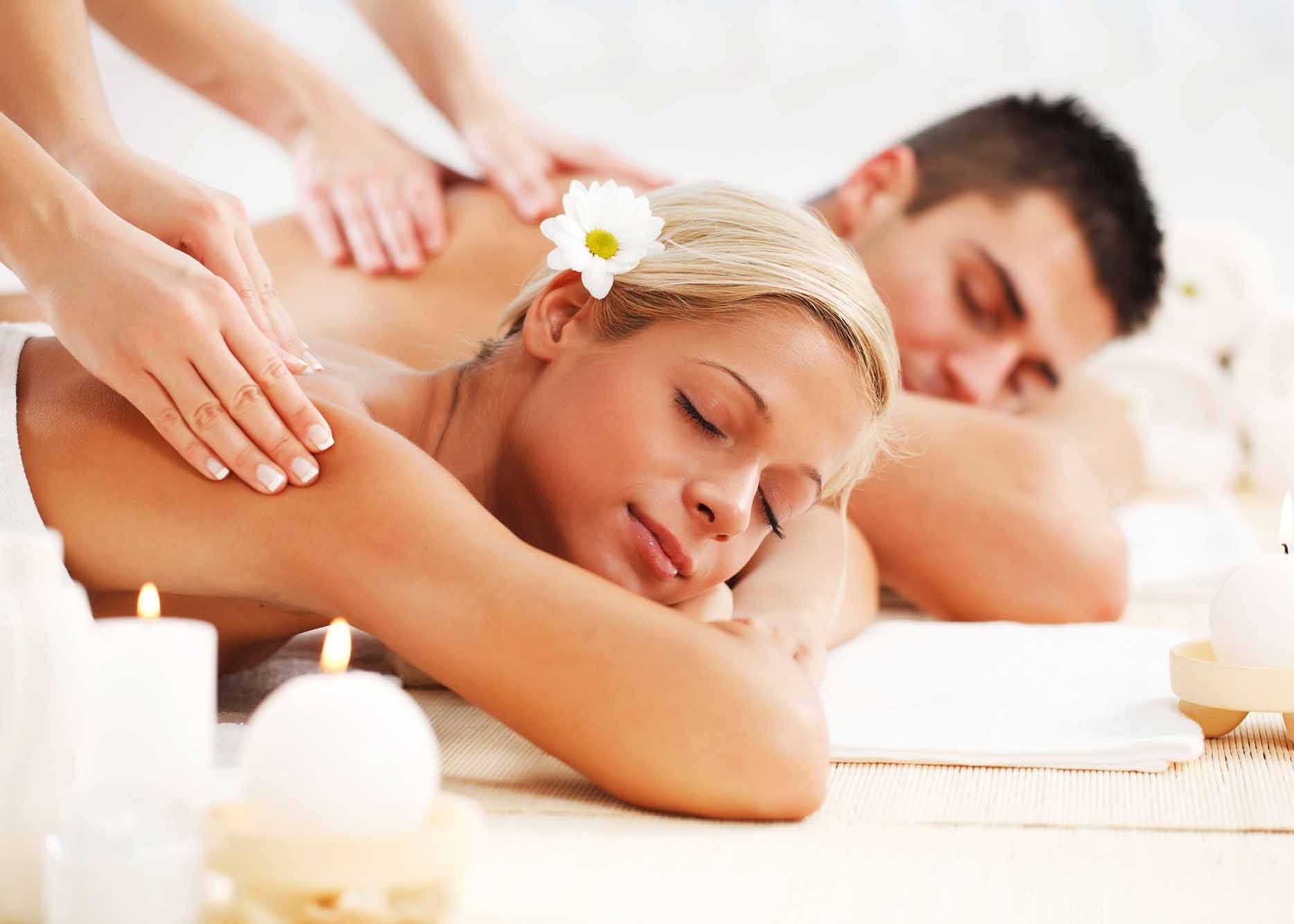 A beautiful couple enjoying their full-body massage together in Dubai.