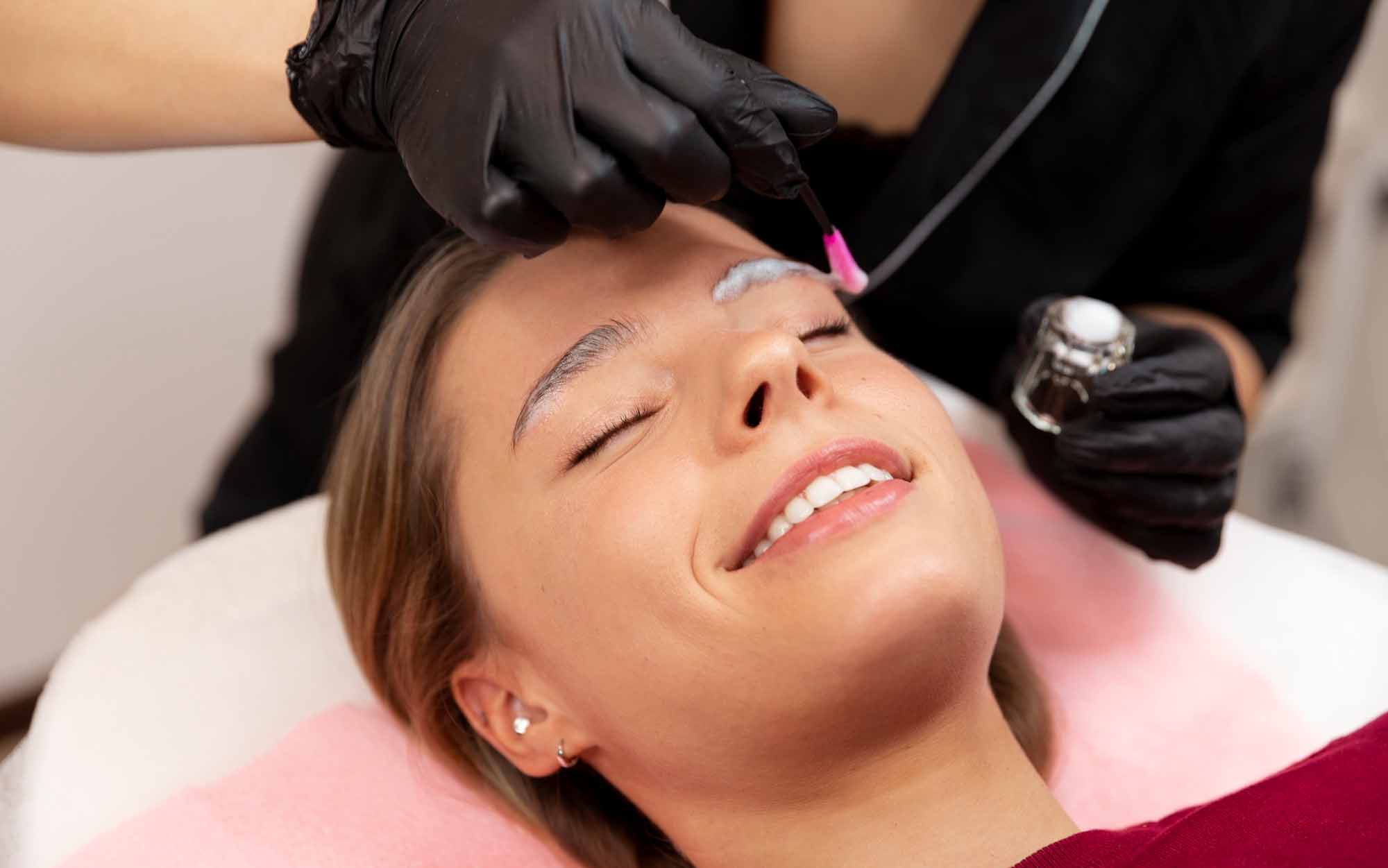 Professional Eyebrow Tinting Services in Dubai