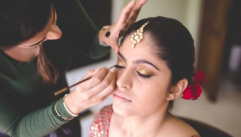 Why Should Every Bride Invest in a Professional Bridal Makeup Artist?